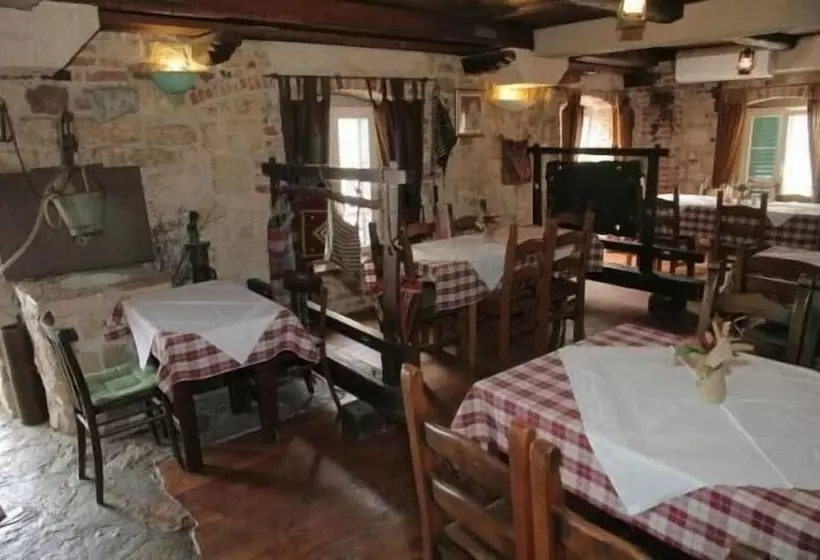 هتل Xiv Century Rooms