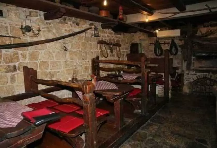 هتل Xiv Century Rooms