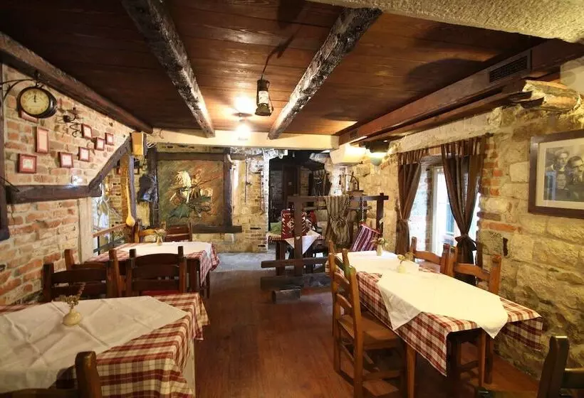 هتل Xiv Century Rooms