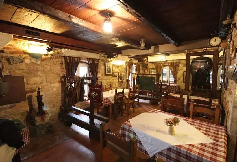 هتل Xiv Century Rooms
