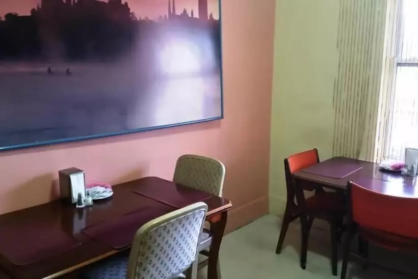 Hotelli A Voyageur S Guest House