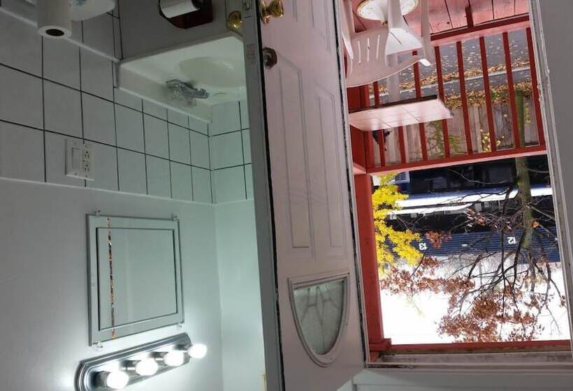 فندق A Voyageur S Guest House