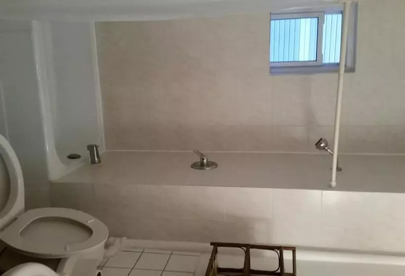 Hotelli A Voyageur S Guest House
