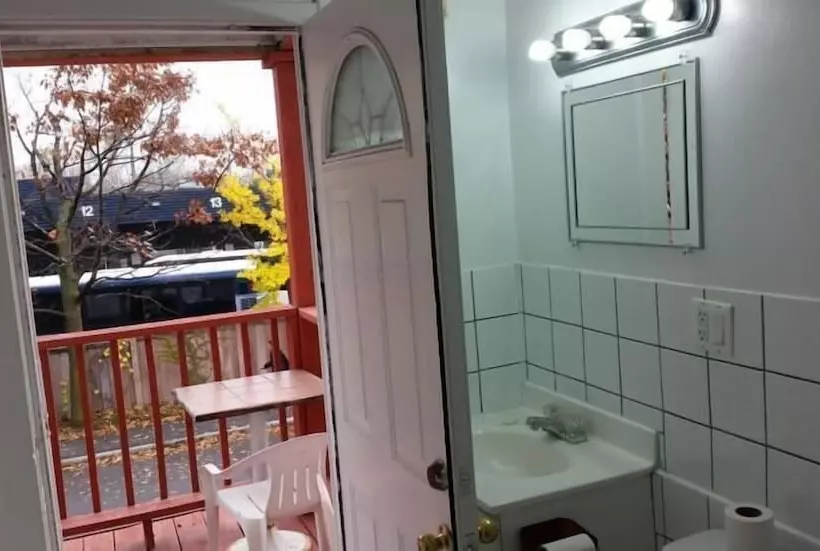 Hotelli A Voyageur S Guest House
