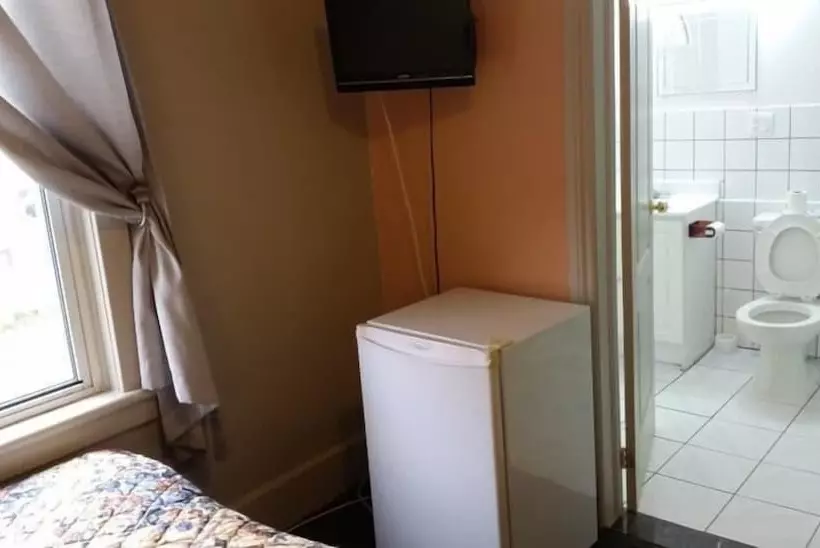 Hotelli A Voyageur S Guest House