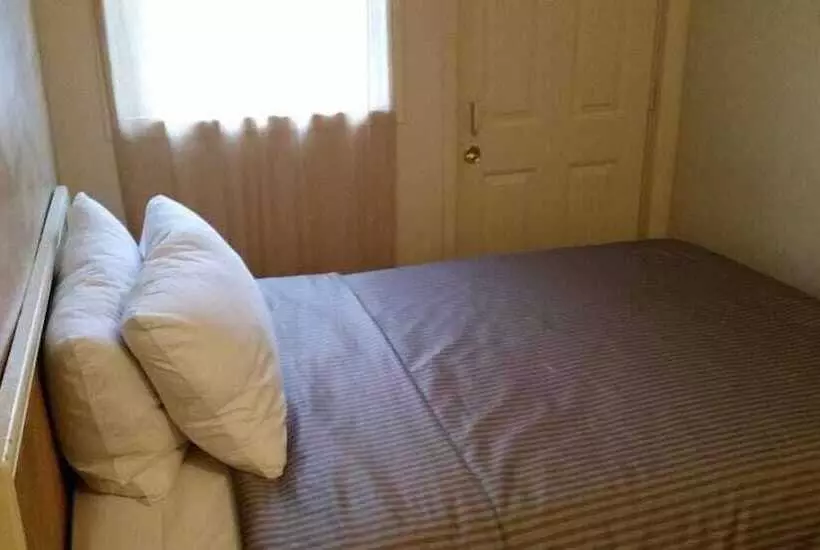 Hotelli A Voyageur S Guest House