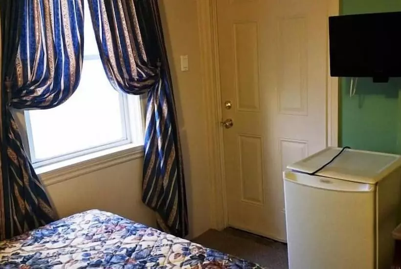 Hotelli A Voyageur S Guest House