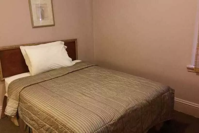 Hotelli A Voyageur S Guest House