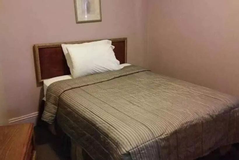 Hotelli A Voyageur S Guest House
