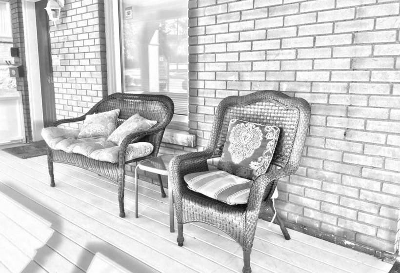 Отель Acacia Bed And Breakfast