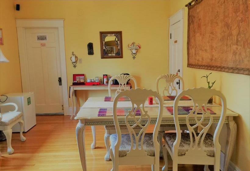 Отель Acacia Bed And Breakfast