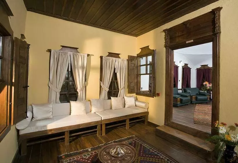 Anemon Koleksiyon Kula Otel