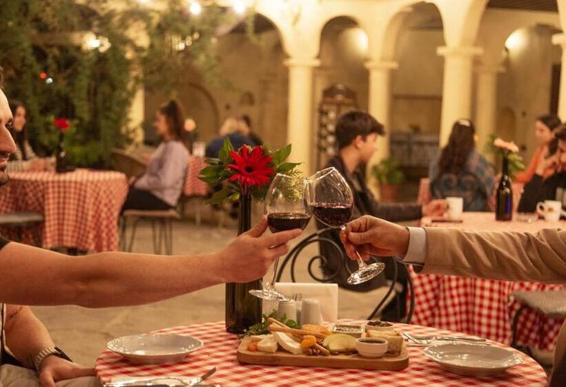 Anemon Koleksiyon Kula Otel