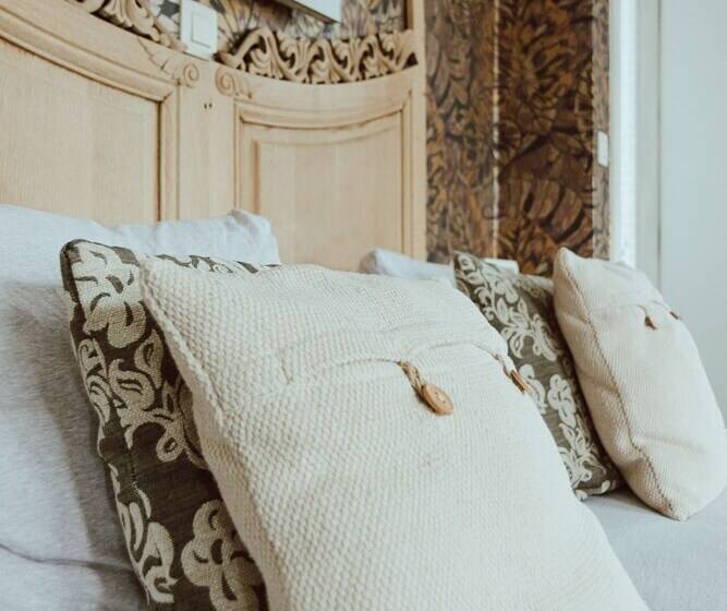 בית מלון כפרי Au Nom De Dieu