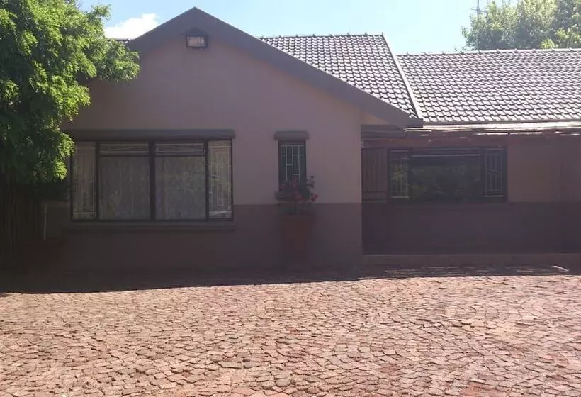 هتل Brebner House B&b