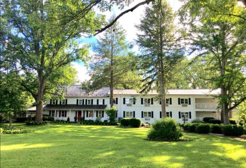 Отель Edgewater Inn & Riverside Grill