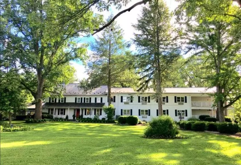 ホテル Edgewater Inn & Riverside Grill