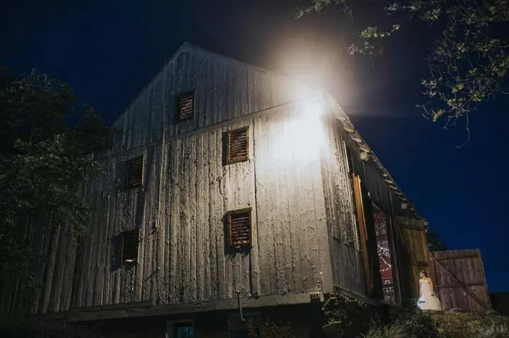 ホテル Edgewater Inn & Riverside Grill