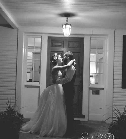 Отель Edgewater Inn & Riverside Grill