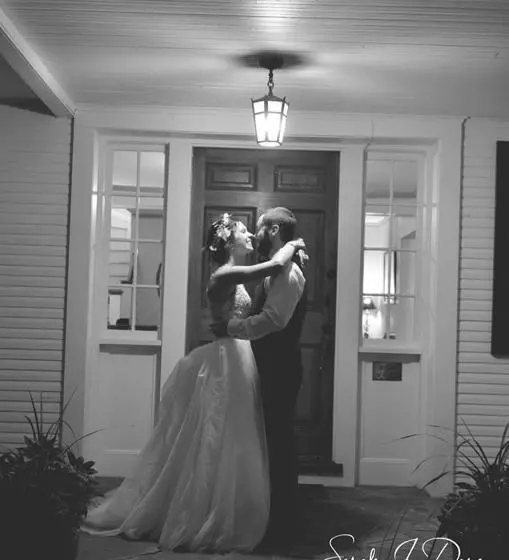 ホテル Edgewater Inn & Riverside Grill