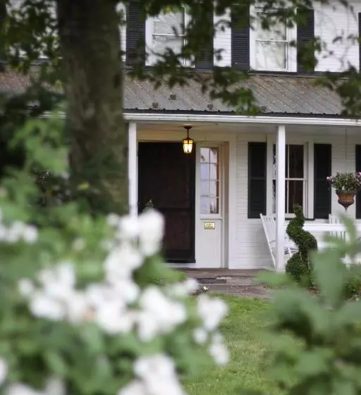 ホテル Edgewater Inn & Riverside Grill