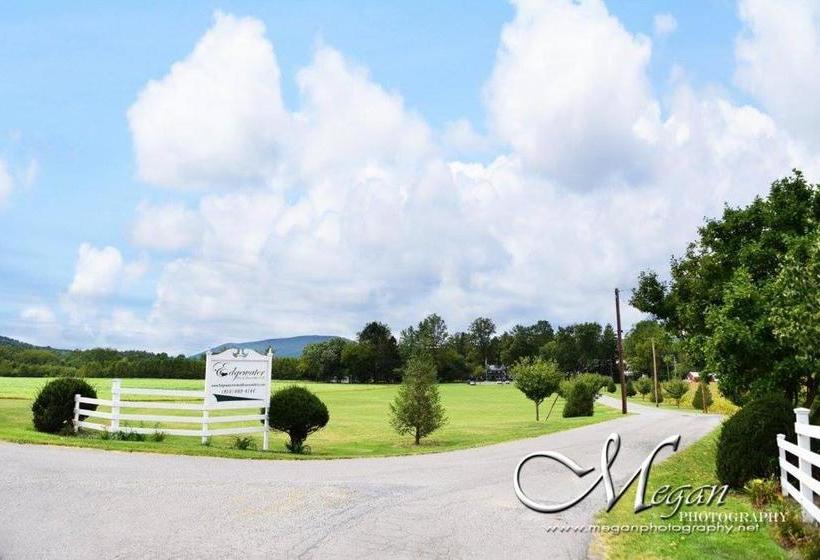 Отель Edgewater Inn & Riverside Grill