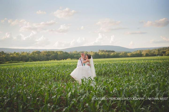 Отель Edgewater Inn & Riverside Grill