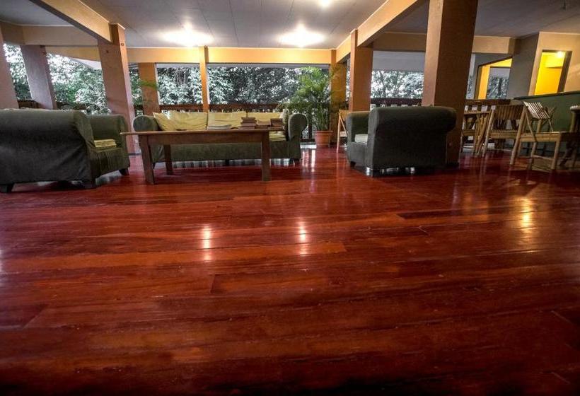 ホテル Hostel Tajalín