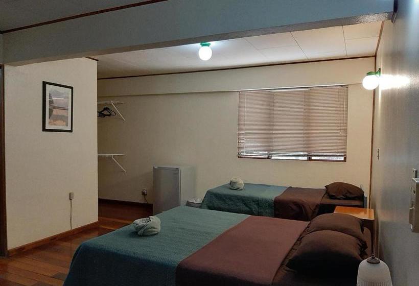 ホテル Hostel Tajalín