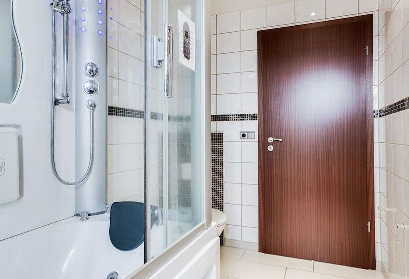 فندق Guesthouse Bjarney