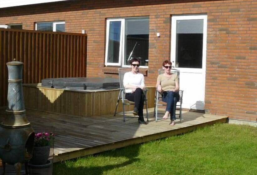 فندق Guesthouse Bjarney