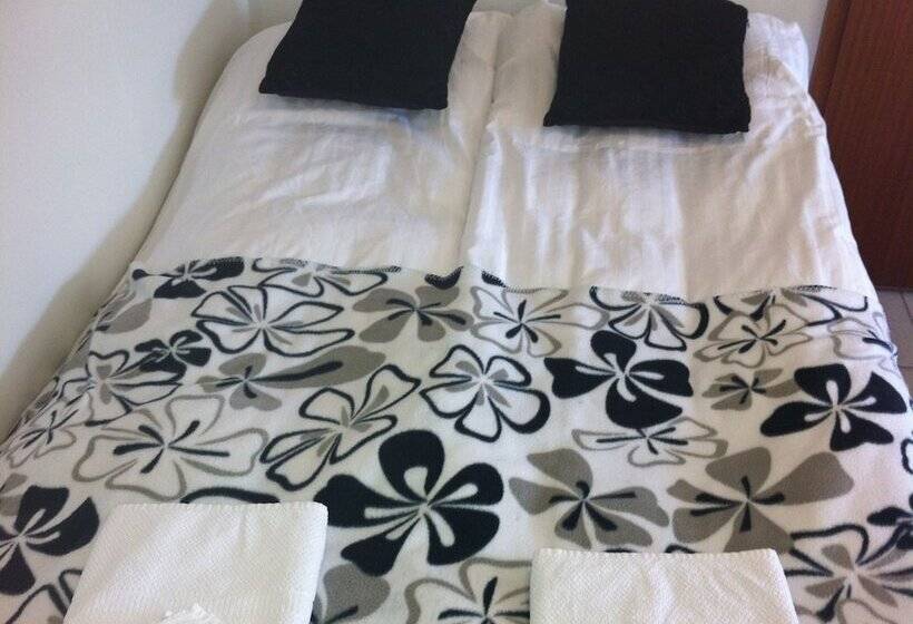 فندق Guesthouse Bjarney