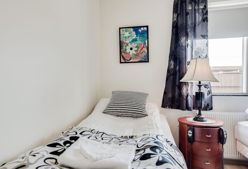 فندق Guesthouse Bjarney