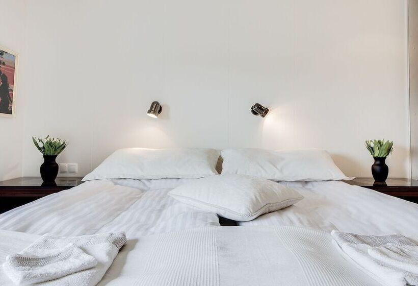 فندق Guesthouse Bjarney