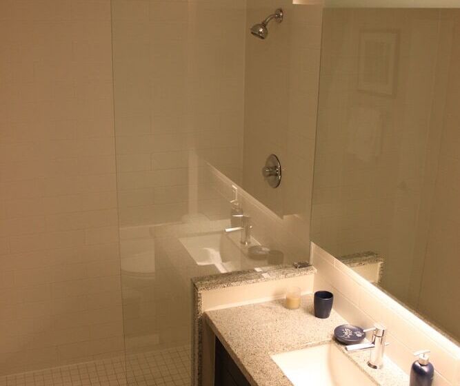 Отель Jj Furnished Apartments Downtown Toronto: King's Luxury Loft