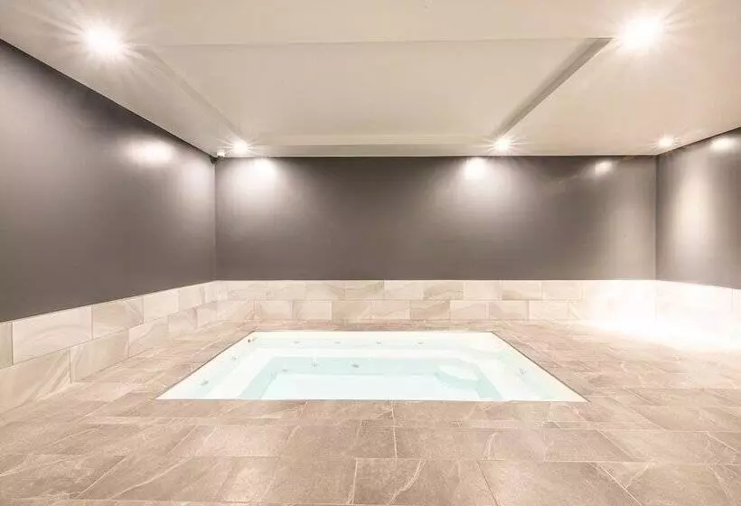 هتل Manoir Vieuxquebec