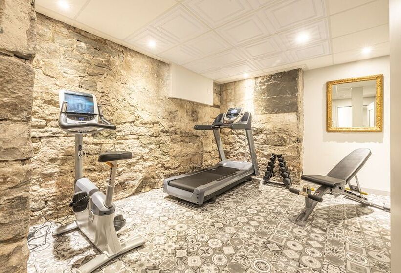 هتل Manoir Vieuxquebec