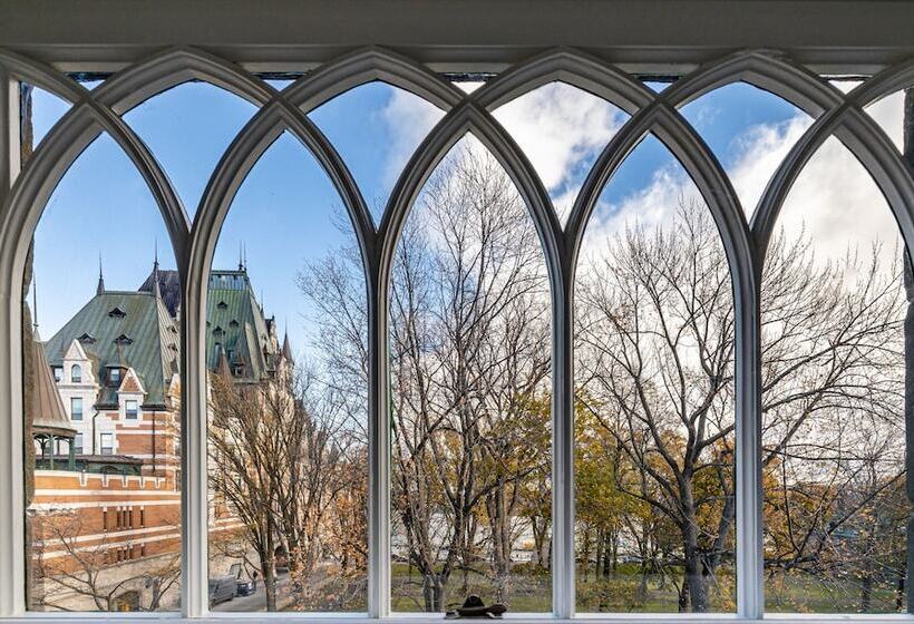هتل Manoir Vieuxquebec