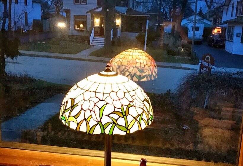 فندق Niagara Inn Bed & Breakfast