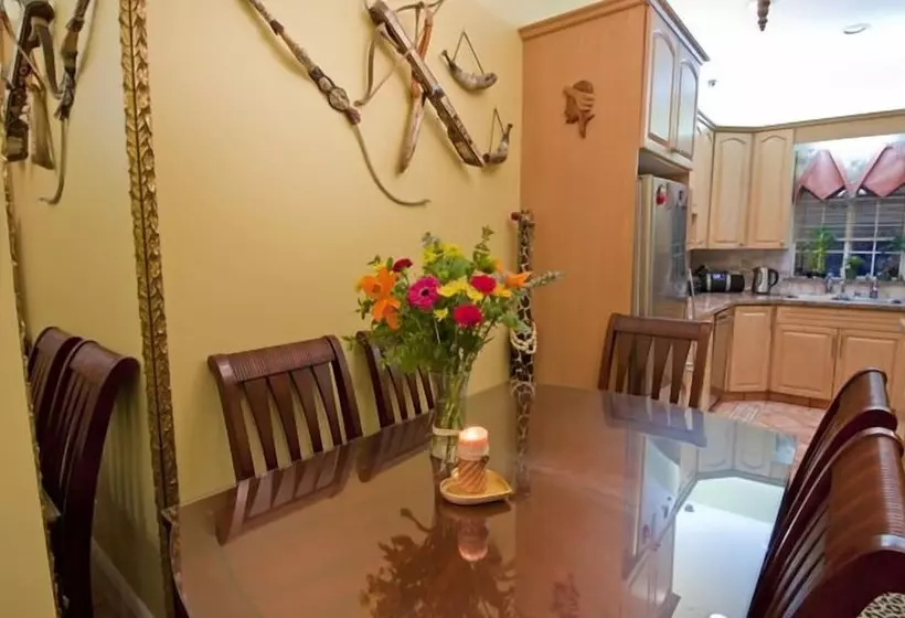 هتل Ocean Breeze Executive Bed And Breakfast
