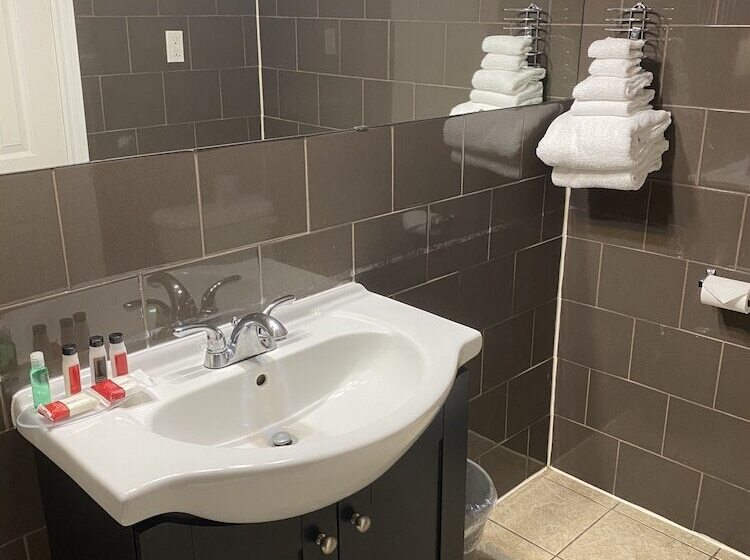 בית מלון כפרי Ramada By Wyndham Lindsay