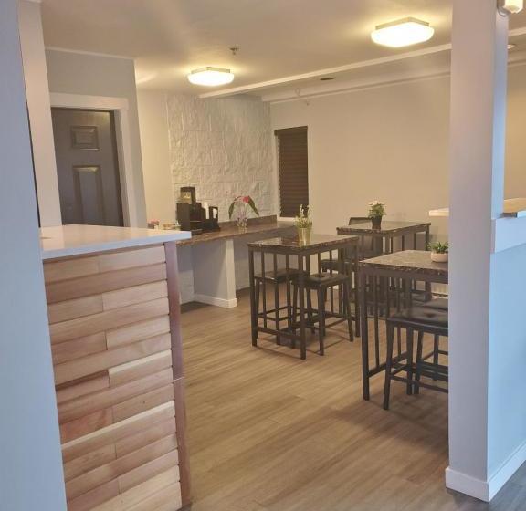 هتل Travelodge By Wyndham Surrey