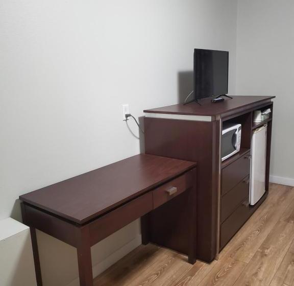 هتل Travelodge By Wyndham Surrey