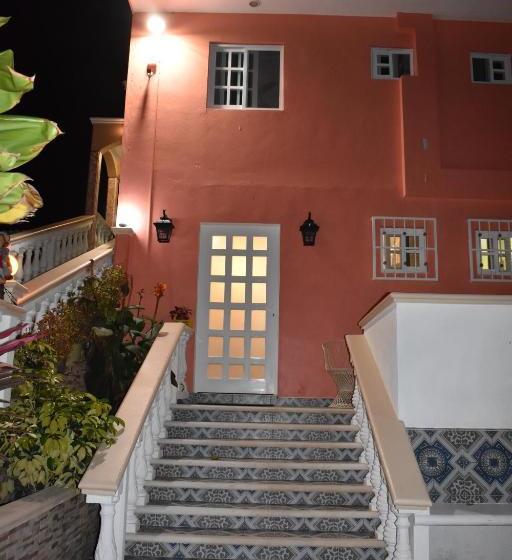 هتل Villa Pajaros