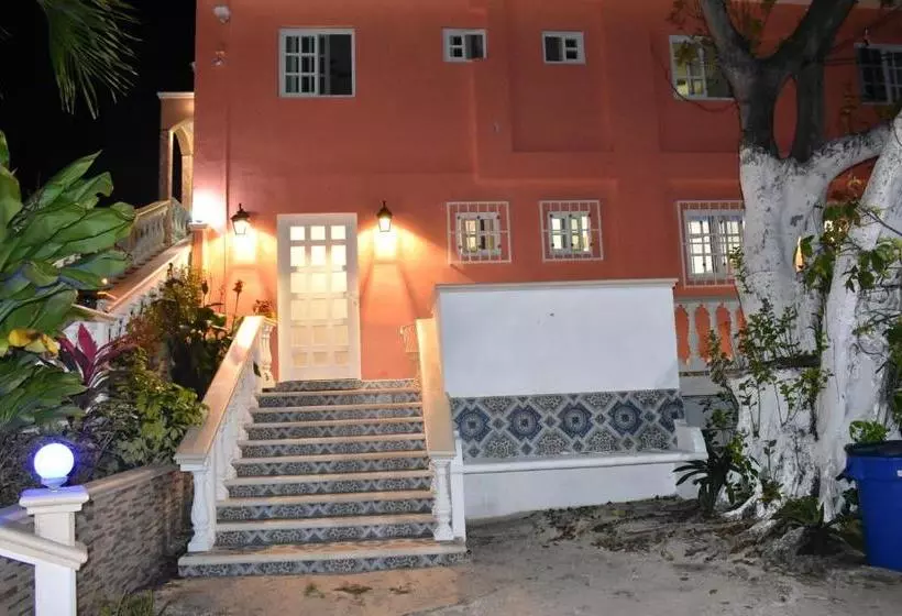 هتل Villa Pajaros