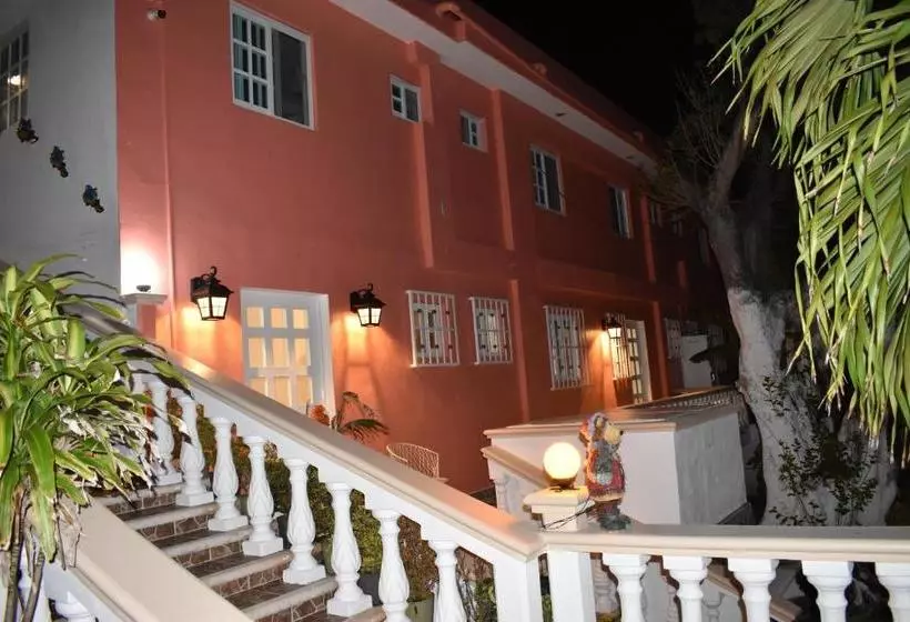 هتل Villa Pajaros