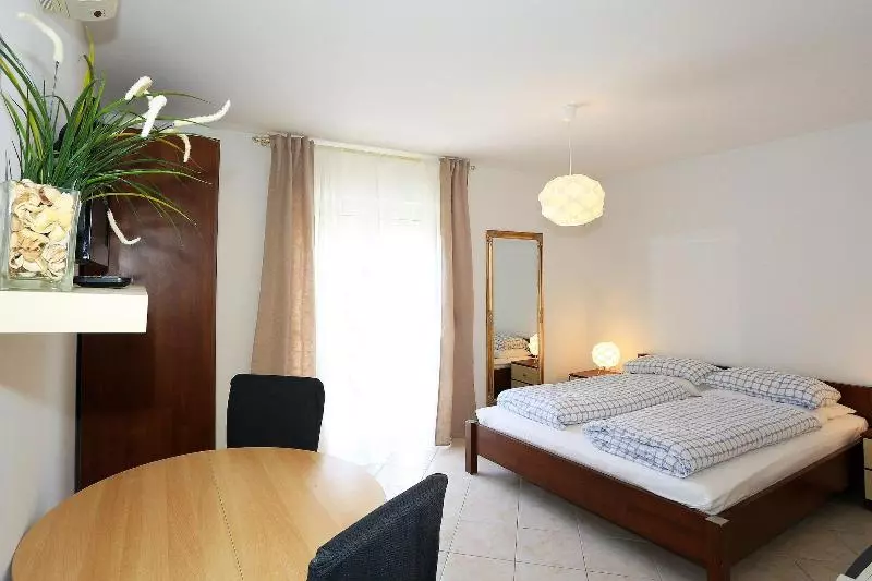 هتل Villa Sonja
