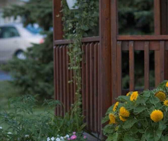 Stratford Suburban Motel