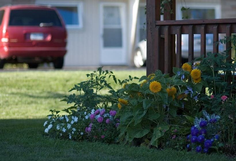 Stratford Suburban Motel
