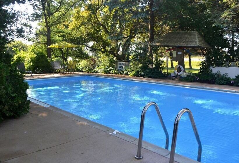 Stratford Suburban Motel